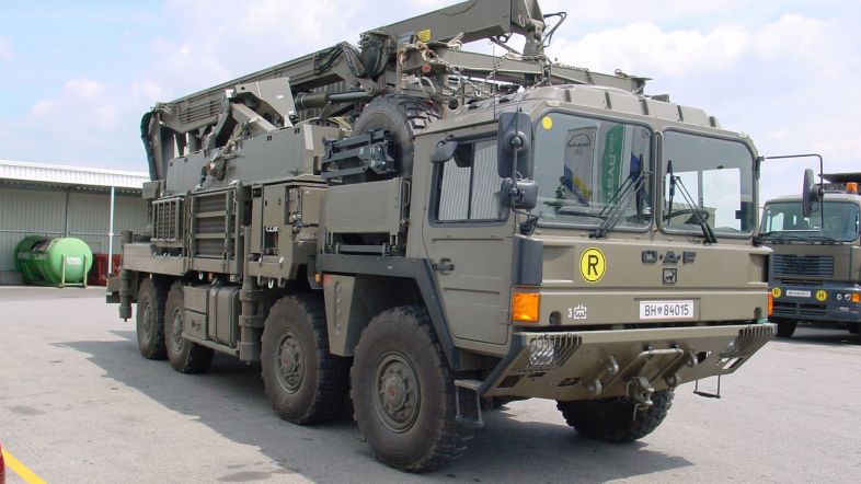 Das Österreichische Bundesheer, MAGNA, Liebherr und viele weitere zählen auf das umfassende Wissen unserer Mitarbeiter zu den Themen Korrosionsschutz, Klebstoffe und Dichtmassen. 